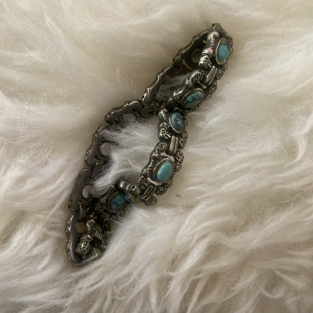 VINTAGE TURQUOISE STONE BRACELET IN Silver COLORED SETTING, Magnet Inside